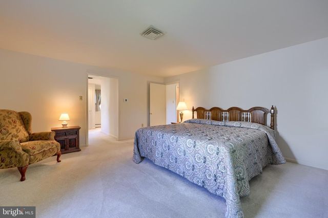 1821 SANTA BARBARA DR, Lancaster, PA 17601