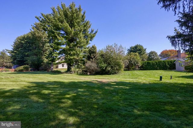 1821 SANTA BARBARA DR, Lancaster, PA 17601