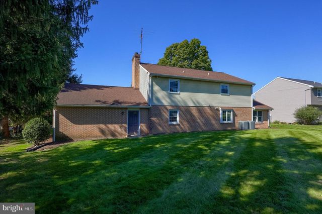 1821 SANTA BARBARA DR, Lancaster, PA 17601