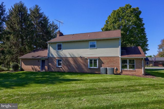 1821 SANTA BARBARA DR, Lancaster, PA 17601