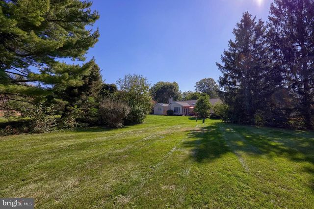 1821 SANTA BARBARA DR, Lancaster, PA 17601