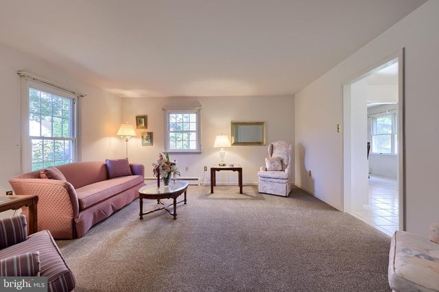 1821 SANTA BARBARA DR, Lancaster, PA 17601