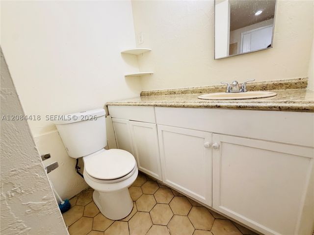 5737 Grant St 2, Hollywood, FL 33021