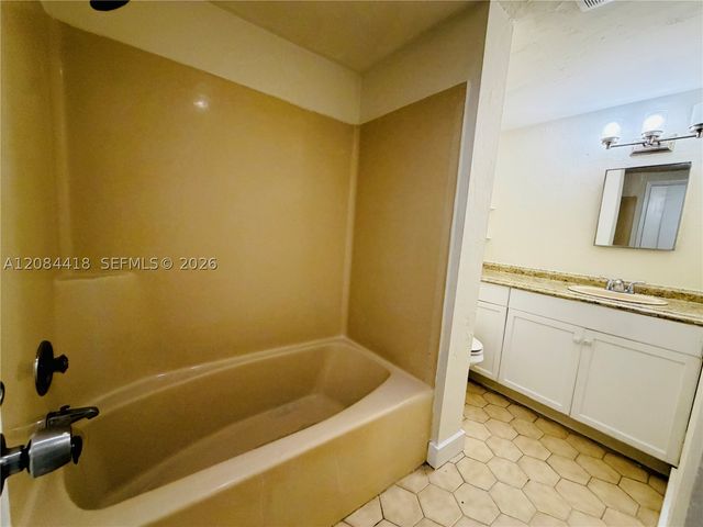 5737 Grant St 2, Hollywood, FL 33021
