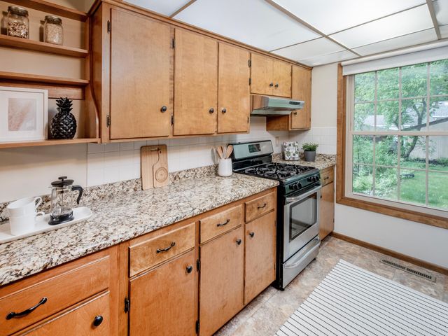 598 Clifford Street, Saint Paul, MN 55104