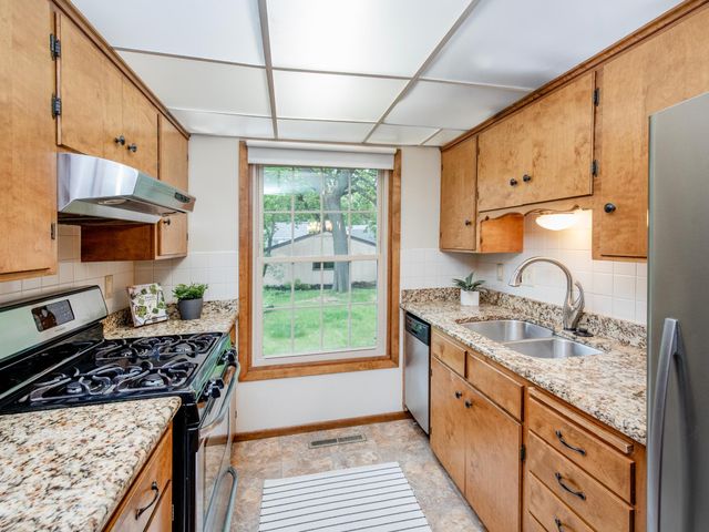 598 Clifford Street, Saint Paul, MN 55104