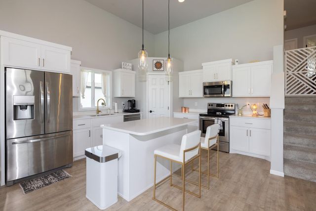 1150 Albert Court W, West Fargo, ND 58078