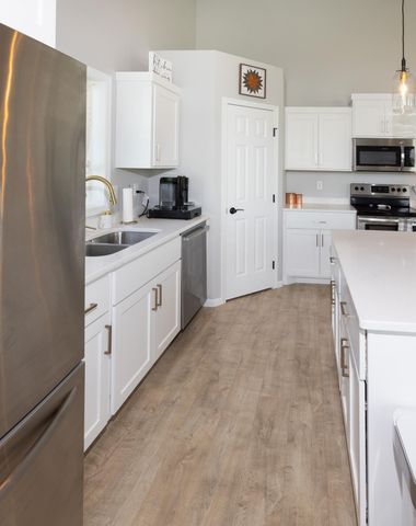 1150 Albert Court W, West Fargo, ND 58078