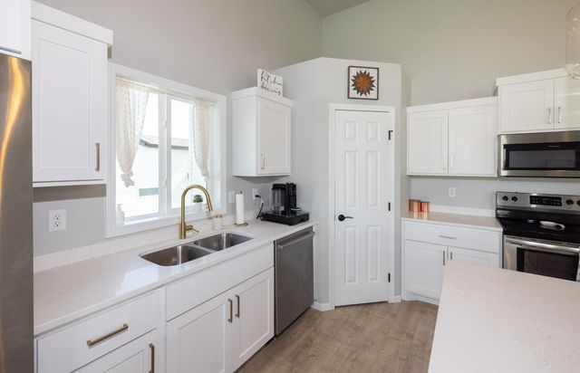 1150 Albert Court W, West Fargo, ND 58078