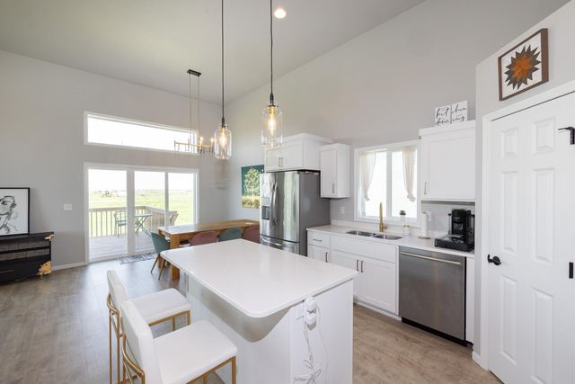 1150 Albert Court W, West Fargo, ND 58078