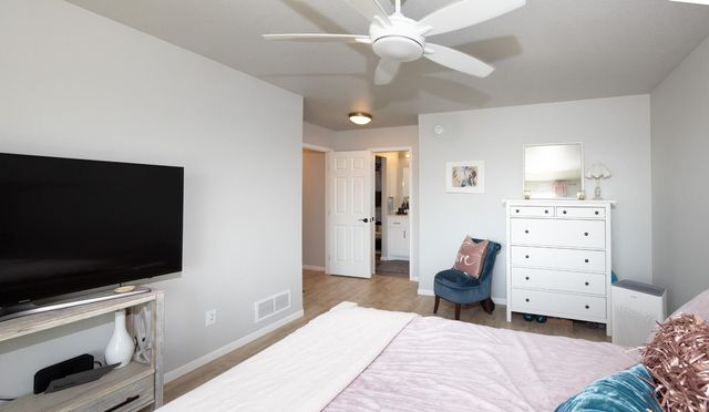 1150 Albert Court W, West Fargo, ND 58078