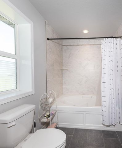1150 Albert Court W, West Fargo, ND 58078