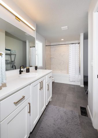 1150 Albert Court W, West Fargo, ND 58078
