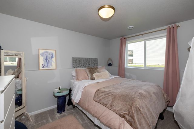 1150 Albert Court W, West Fargo, ND 58078