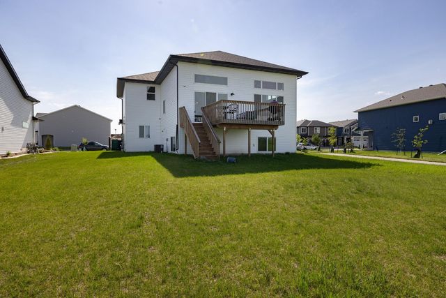 1150 Albert Court W, West Fargo, ND 58078