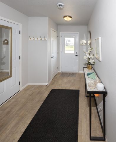 1150 Albert Court W, West Fargo, ND 58078