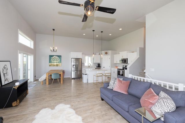 1150 Albert Court W, West Fargo, ND 58078