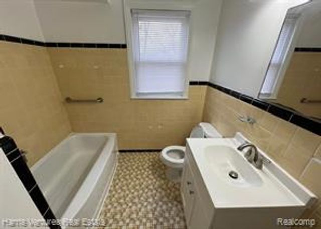 21534 Moross Road, Grosse Pointe, MI 48236