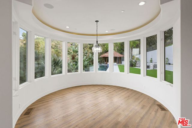 3373 Coldwater Canyon Avenue, Los Angeles, CA 91604