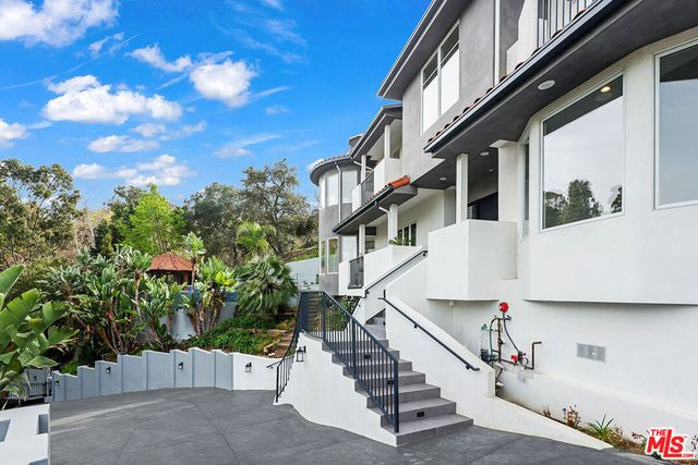 3373 Coldwater Canyon Avenue, Los Angeles, CA 91604