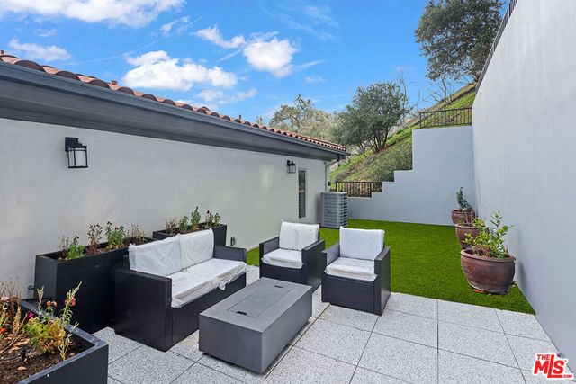 3373 Coldwater Canyon Avenue, Los Angeles, CA 91604
