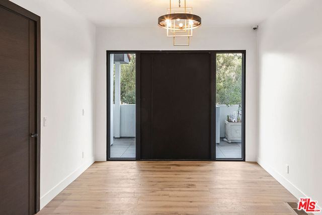 3373 Coldwater Canyon Avenue, Los Angeles, CA 91604