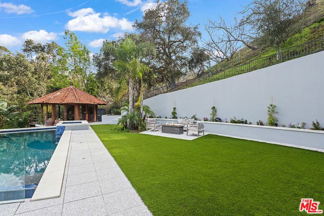 3373 Coldwater Canyon Avenue, Los Angeles, CA 91604