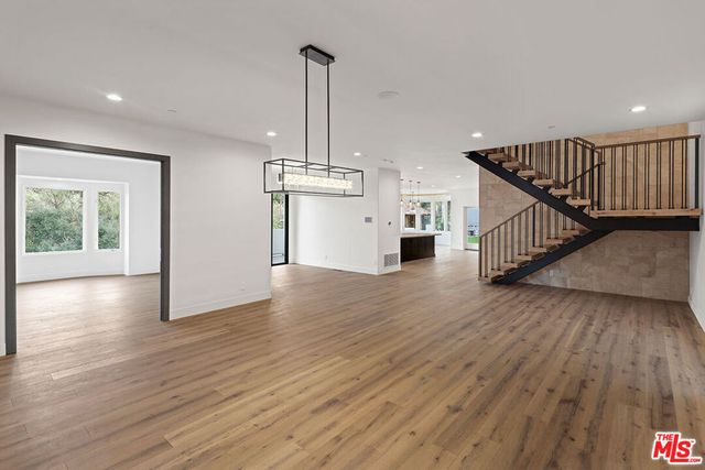 3373 Coldwater Canyon Avenue, Los Angeles, CA 91604