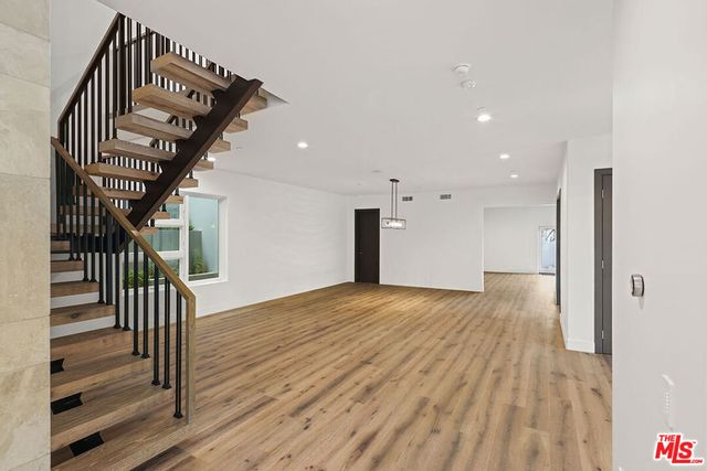 3373 Coldwater Canyon Avenue, Los Angeles, CA 91604