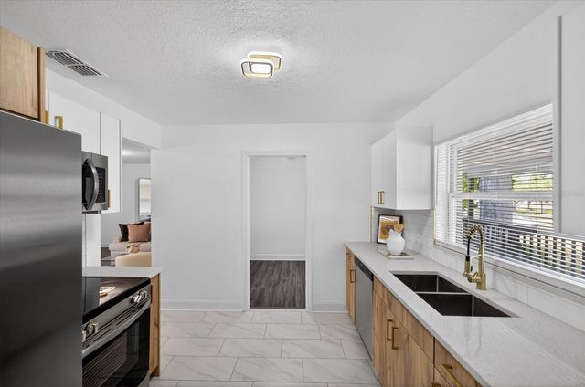 712 S CREST AVENUE, Clearwater, FL 33756