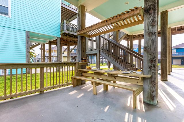 972 S Redfish, Crystal Beach, TX 77650