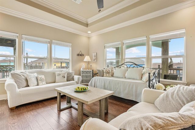 972 S Redfish, Crystal Beach, TX 77650