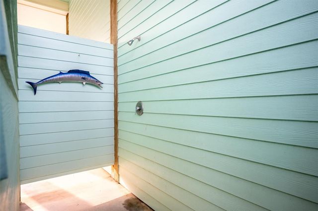 972 S Redfish, Crystal Beach, TX 77650