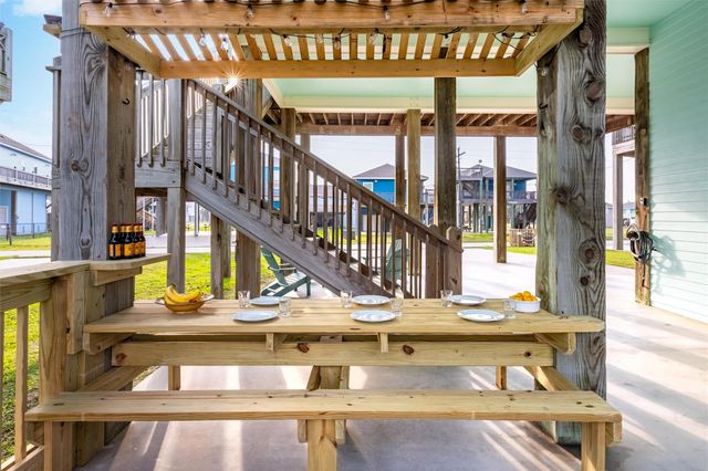 972 S Redfish, Crystal Beach, TX 77650