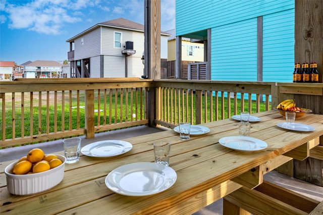 972 S Redfish, Crystal Beach, TX 77650