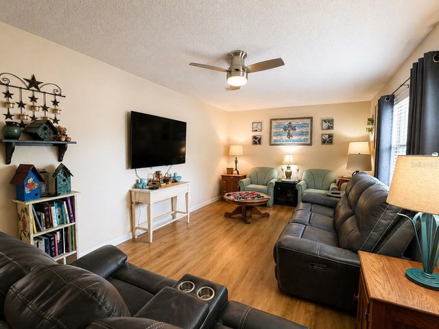 11301 HUGGINS STREET, Leesburg, FL 34788