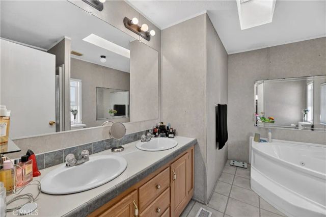 1445 W Florida 78, Hemet, CA 92543