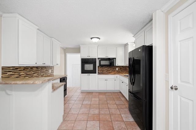 131 Brandywine Dr, Clarksville, TN 37042