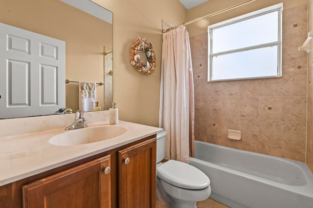 458 Cresta Circle, West Palm Beach, FL 33413