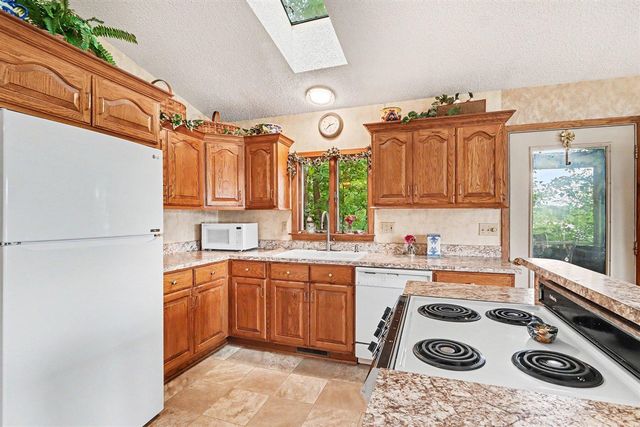 47135 Lakeview Drive, Lawrence, MI 49064