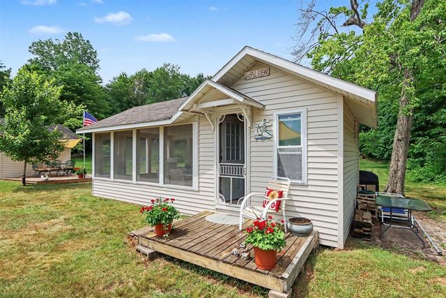 47135 Lakeview Drive, Lawrence, MI 49064