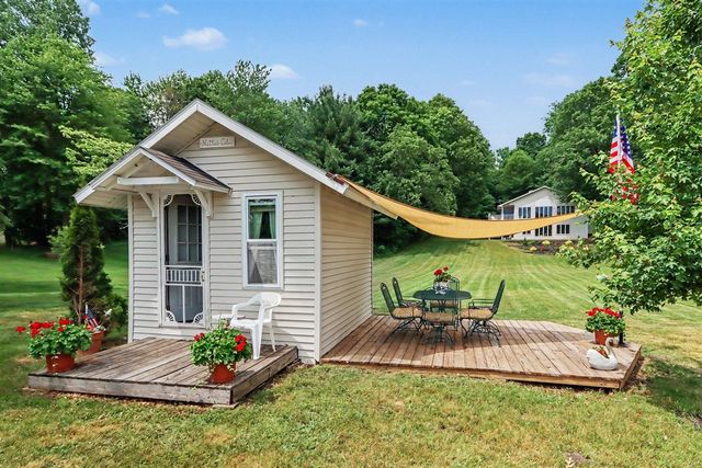 47135 Lakeview Drive, Lawrence, MI 49064