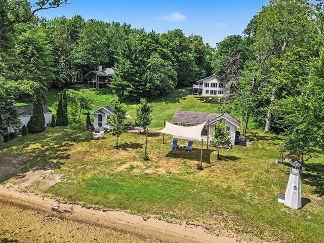47135 Lakeview Drive, Lawrence, MI 49064