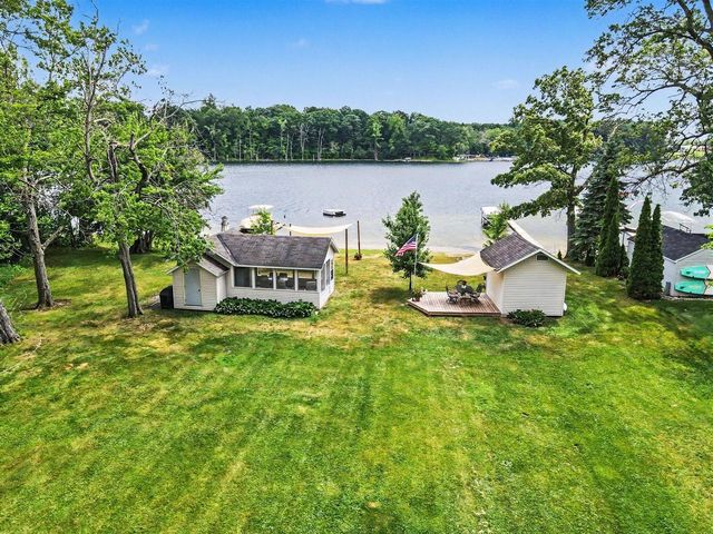 47135 Lakeview Drive, Lawrence, MI 49064