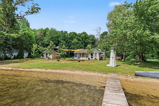 47135 Lakeview Drive, Lawrence, MI 49064