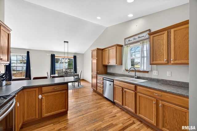 102 WILDFLOWER Avenue, Metamora, IL 61548