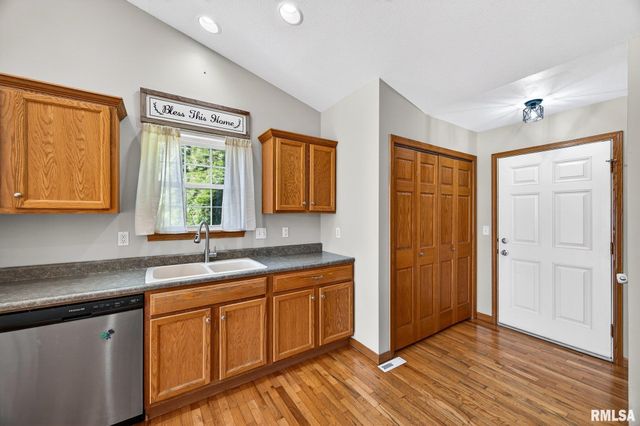 102 WILDFLOWER Avenue, Metamora, IL 61548