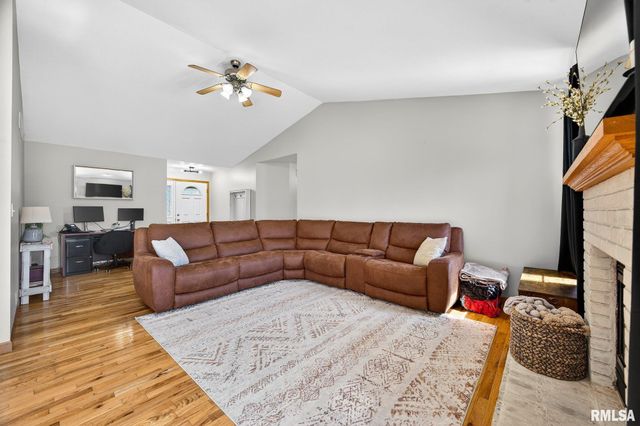 102 WILDFLOWER Avenue, Metamora, IL 61548