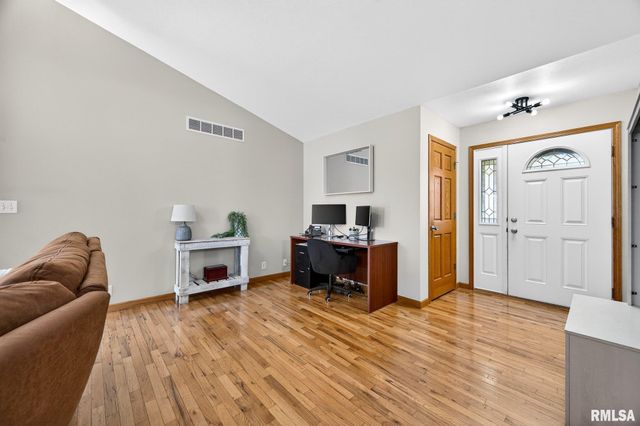 102 WILDFLOWER Avenue, Metamora, IL 61548