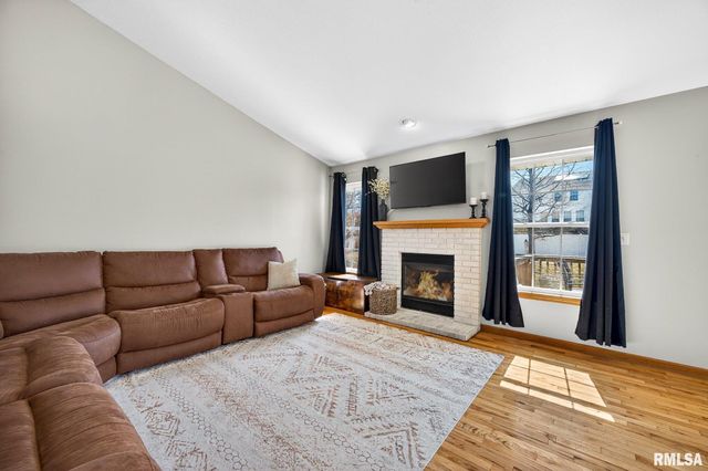 102 WILDFLOWER Avenue, Metamora, IL 61548